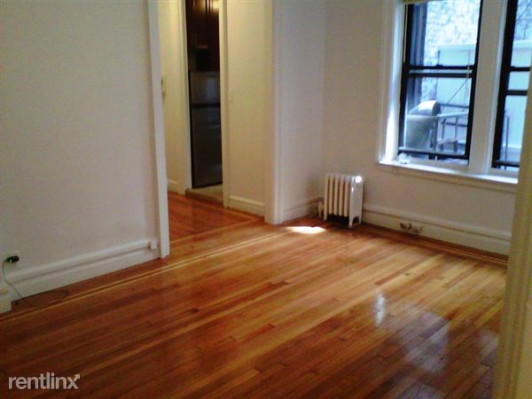 Primary Photo - 16 W 8th St