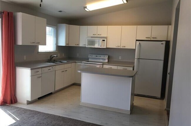 Foto del edificio - 8408 Everett Way