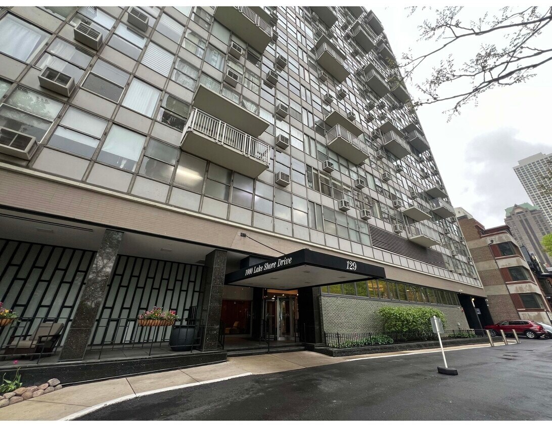 Foto principal - 1000 N Lake Shore Dr