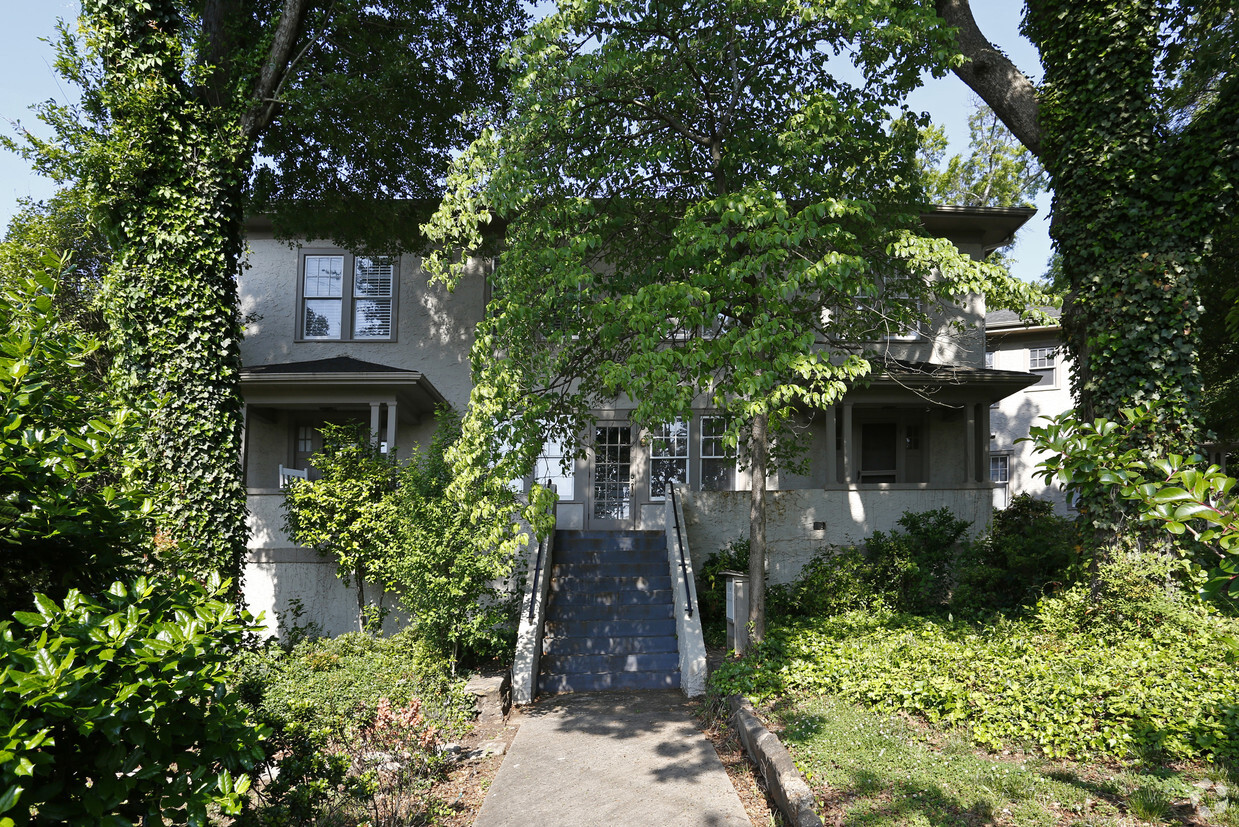 Foto principal - 715 E McBee Ave