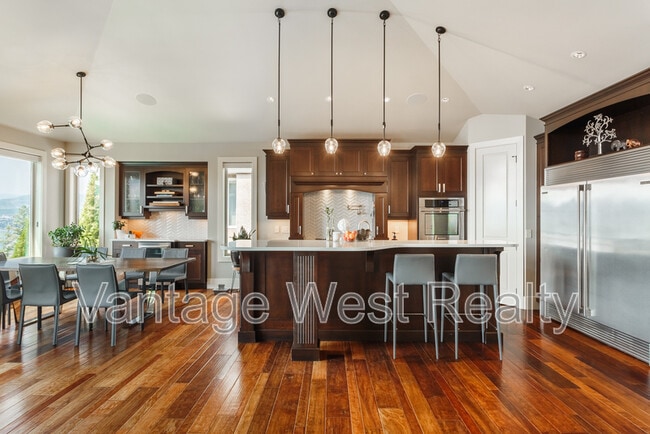 Building Photo - 678 Kuipers Crescent