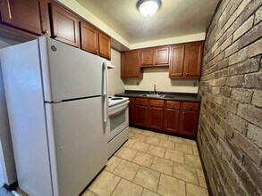 Building Photo - 605 Kellywood Manor