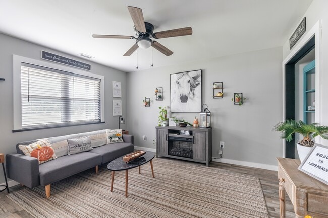 Building Photo - Lauradale