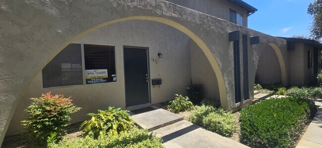 Foto del edificio - 3 Bedroom, 1.5 Bath Two-Story Townhome wit...