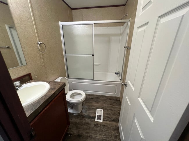 Building Photo - 177 Peach St