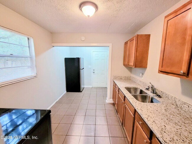 Foto del edificio - 2243 Looking Glass Ln