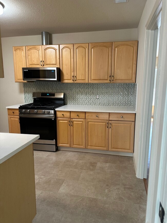 Building Photo - 243 Gazel Dr