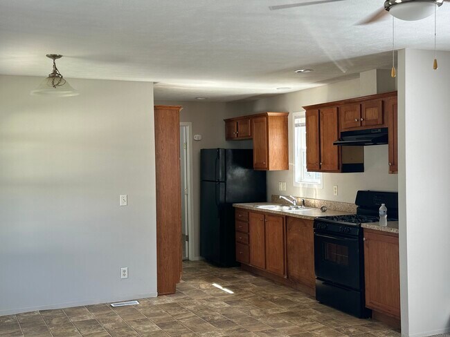 Building Photo - 3 bed/2 bath for less than apartment rent