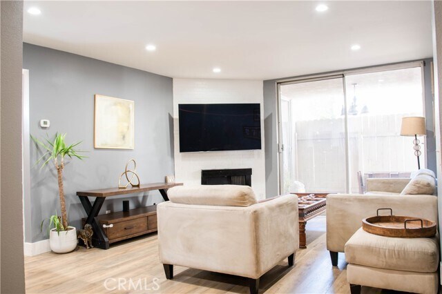 Foto del edificio - 4705 Kester Ave