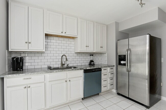Foto del edificio - 6309 Thunderbird Dr