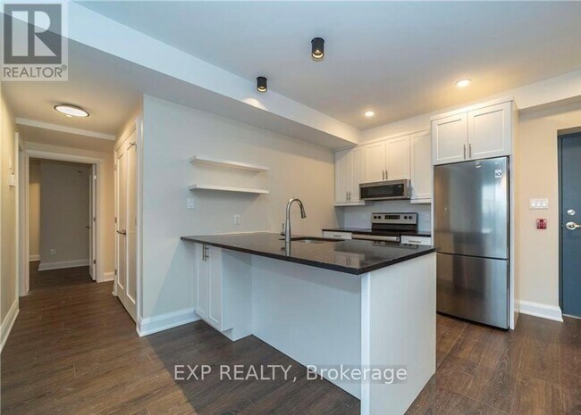 Photo du bâtiment - 33 Maple Grove Rd