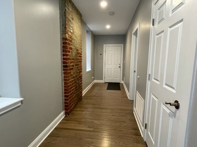 Building Photo - 535 Troost Ave