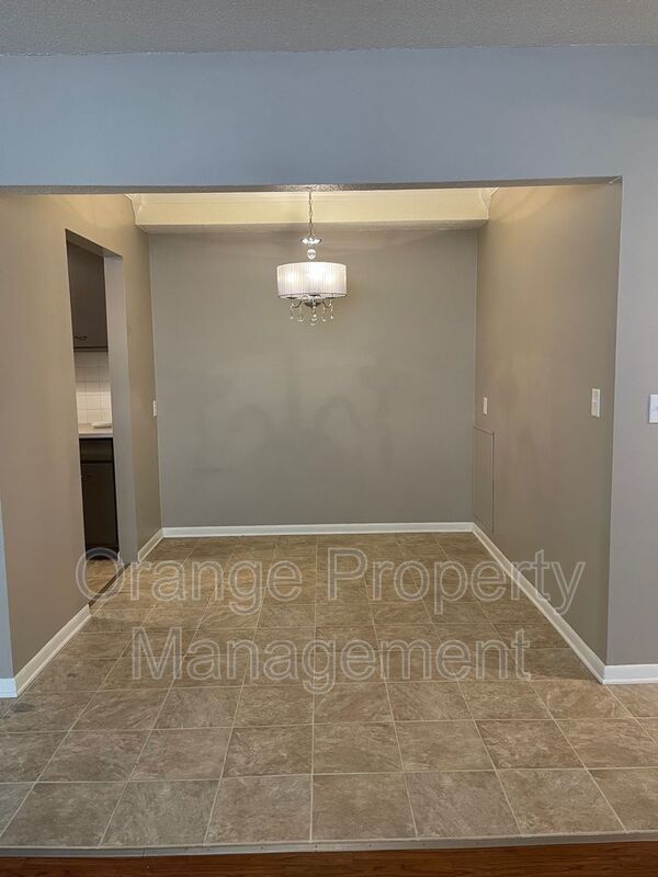 Building Photo - 625 5th Ave