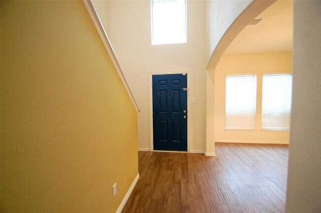 Building Photo - 1502 Lochstone Dr
