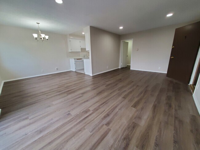 Foto del edificio - 8005 Waring Ave