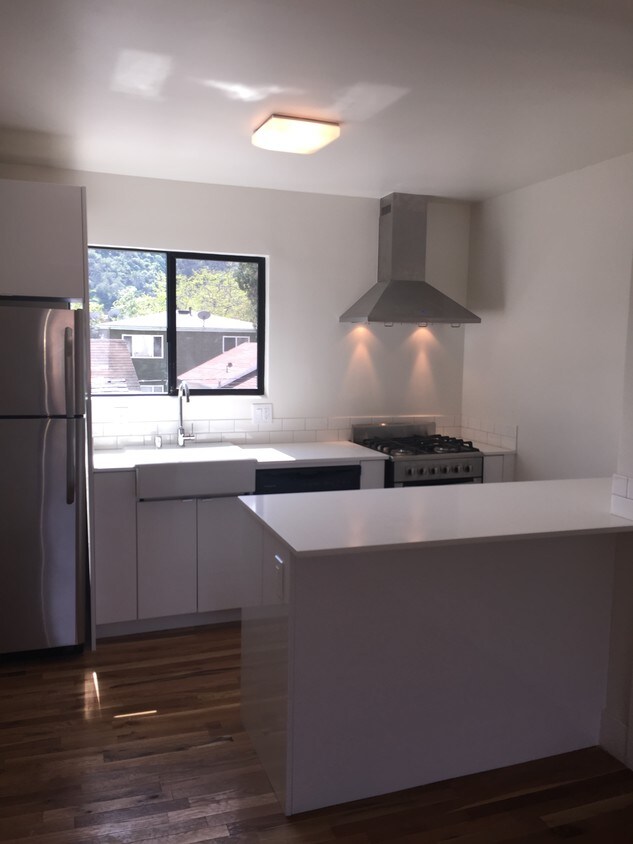 Kitchen - 363 Leslie Way