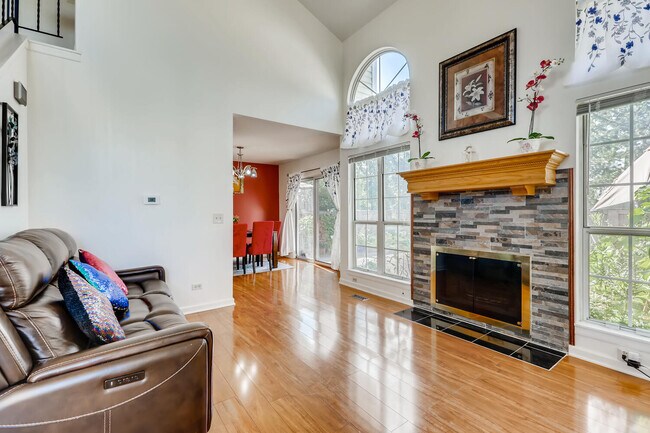 Foto del edificio - 735 Sturnbridge Ln