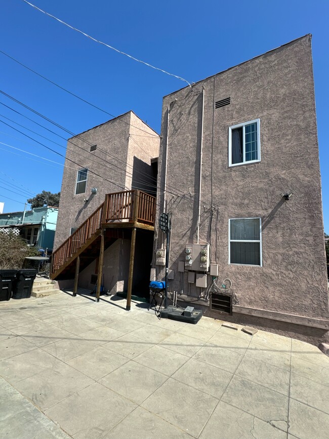 Patio - 2025 S Harcourt Ave