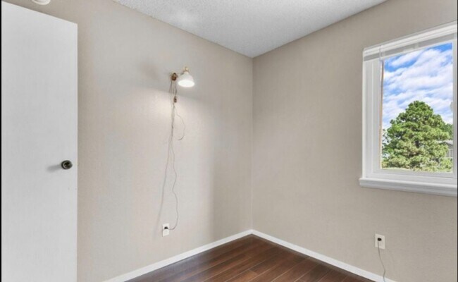 Building Photo - 12354 W Nevada Pl