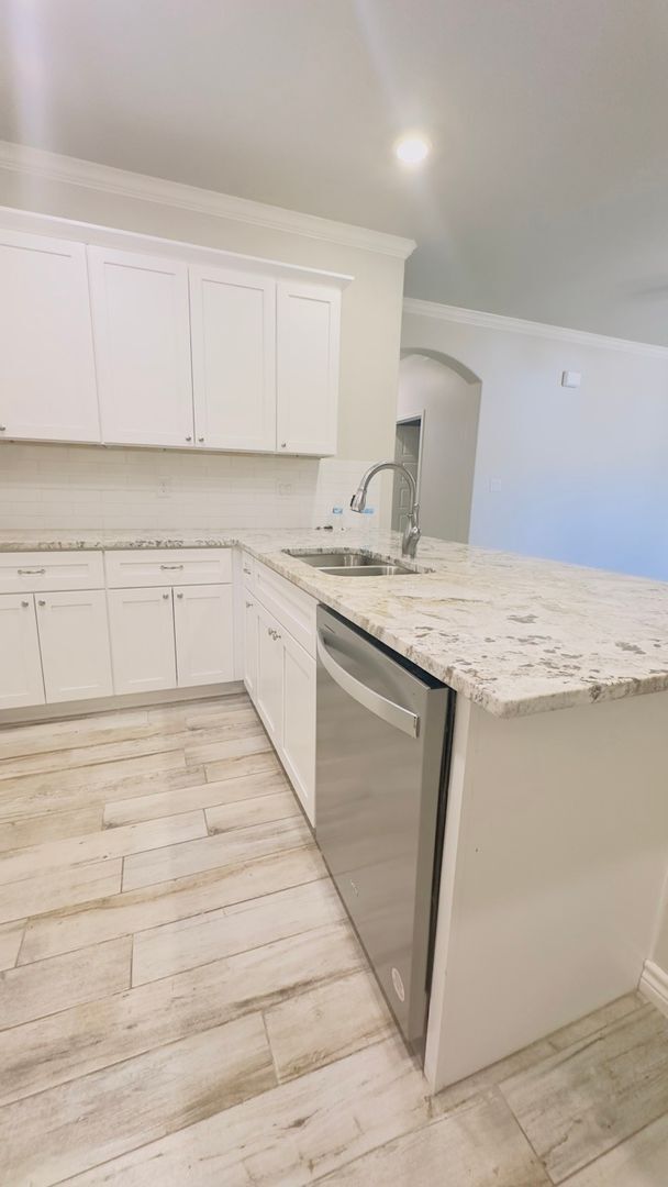 Foto del edificio - New Beginnings Start With AMRR: 3 Bedroom Coming Soon!