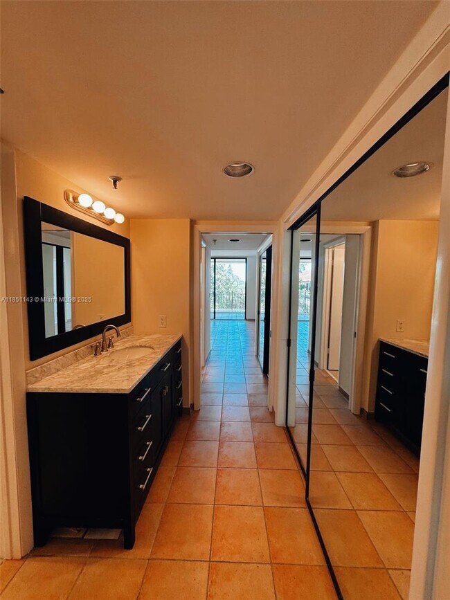 Foto del edificio - 1632 S Bayshore Ct