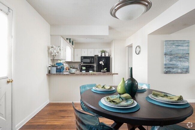 Dining Room - Trails of Signal Mountain