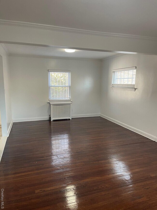 Foto del edificio - 64-33 184th St