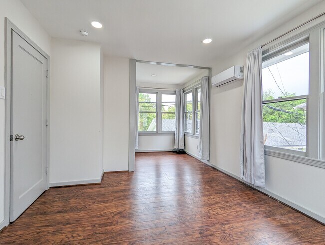 Foto del edificio - 2306 Addison Rd