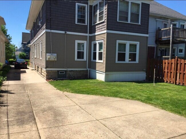 Foto del edificio - 187 Norwalk Ave