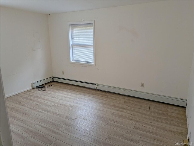 Building Photo - 5 Church St