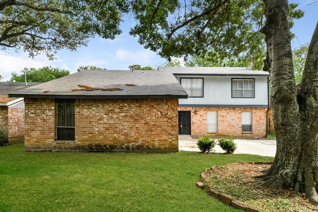 Building Photo - 2111 Mustang Springs Dr