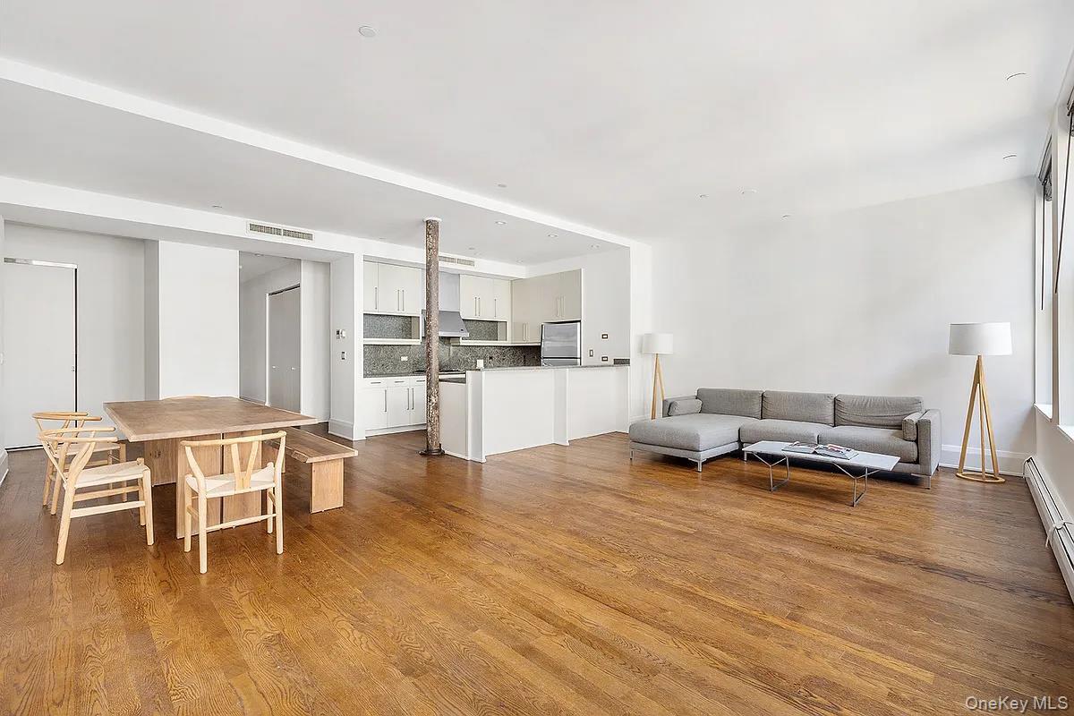 Foto principal - 102 Fulton St