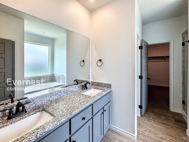Foto del edificio - 2115 Hornbeam St