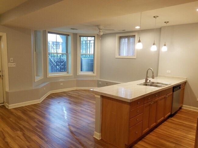 sala de estar/cocina - 3450 N Bosworth Ave