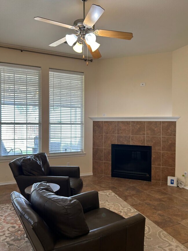 Foto del edificio - 6911 Stonegate Dr