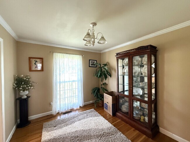 Foto del edificio - Updated Home Near The Plaza Road!