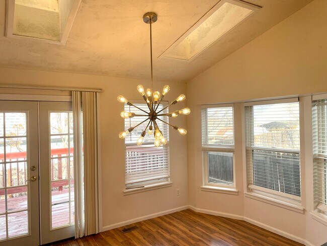 Building Photo - Newly renovated single family home for ren...