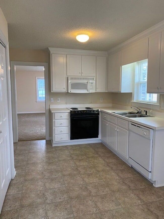 Building Photo - Jayne Lane Duplexes - Bldg 1