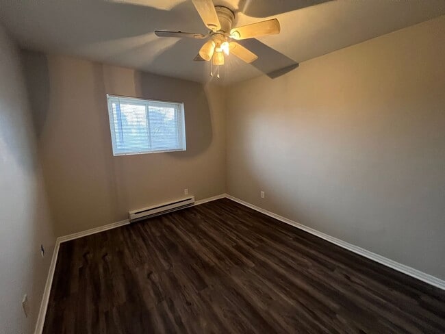 Building Photo - Cute, Affordable 1 Bedroom Apartment in Maplewood!