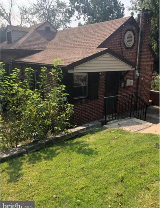 Frente de la casa - 5685 Creekview Rd
