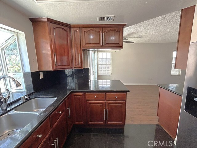 Foto del edificio - 3214 Canary Ct