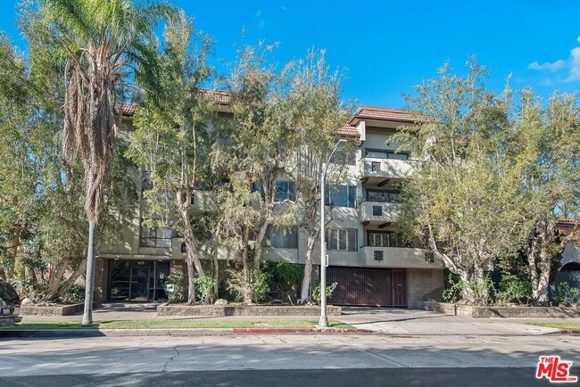 Foto del edificio - 853 Le Doux Rd