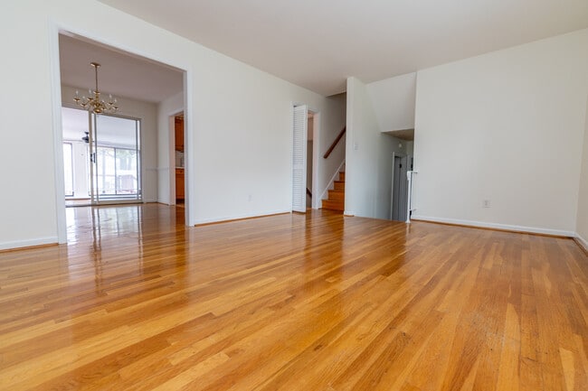 Building Photo - 9022 Joi Dr