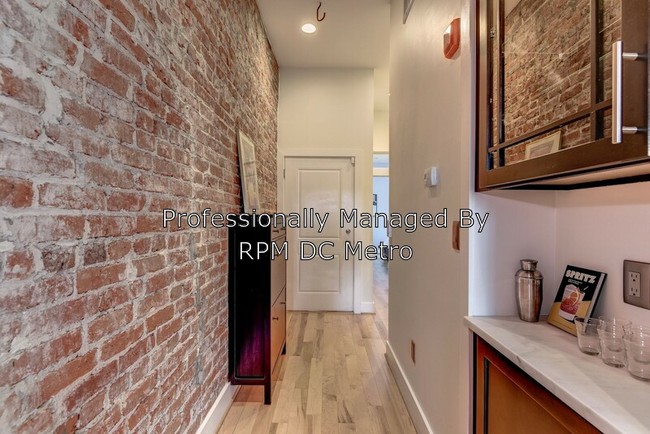 Building Photo - 1854 Mintwood Pl NW