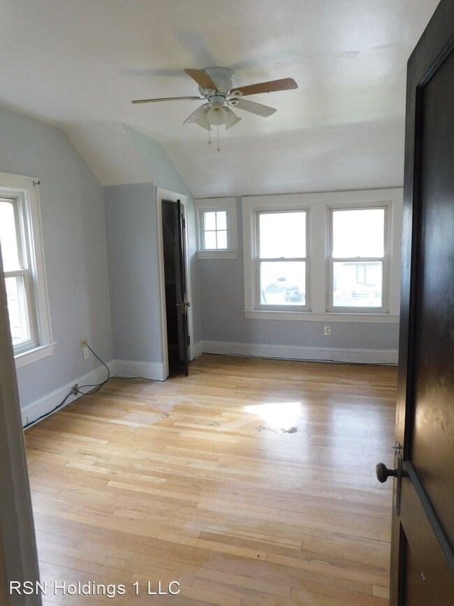 Building Photo - 3 br, 1.5 bath House - 3300 BEECHWOOD AVE