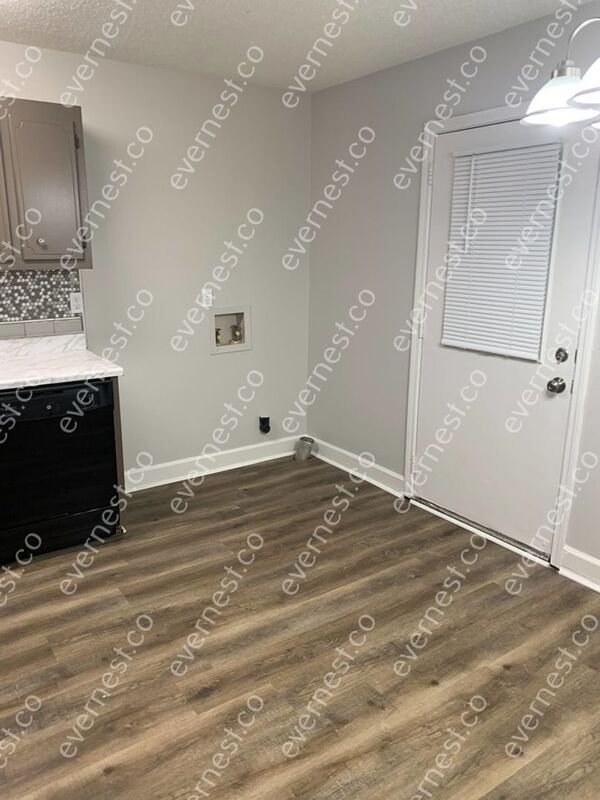 Building Photo - 1116 N Graycroft Ave