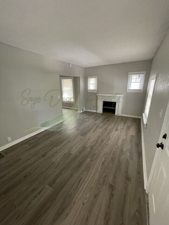 Building Photo - INCREDIBLE SPECIAL!!! 1/2 OFF RENT!!!