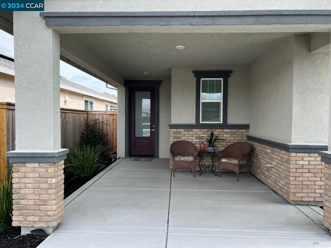 Foto del edificio - 2048 Lavender Pl