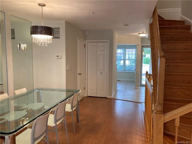 Foto del edificio - 903 Pondside Dr