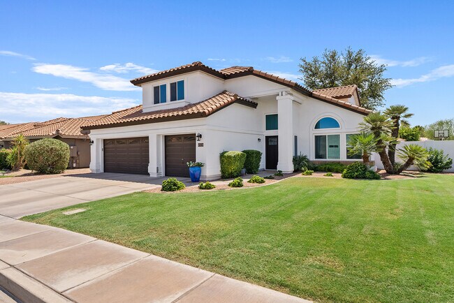 Building Photo - 1290 N Granada Dr